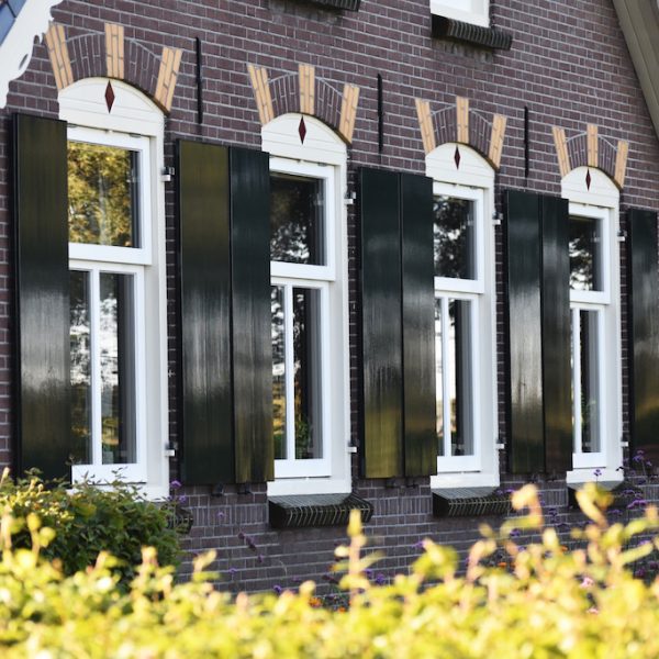 Houten_Kozijnen_Laten_Maken_Raamluiken